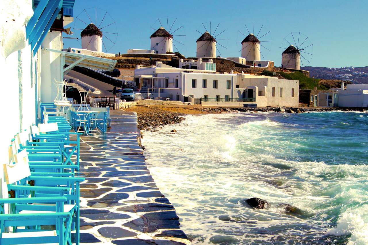 Pohled na slavné větrné mlýny v řeckém Mykonosu online puzzle