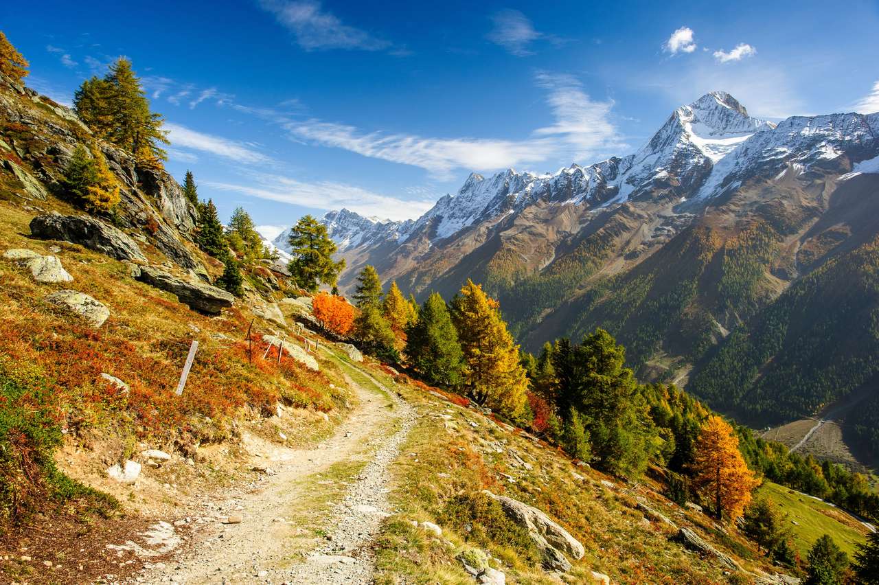 Pico de la montaña Bietschorn con ruta de senderismo rompecabezas en línea