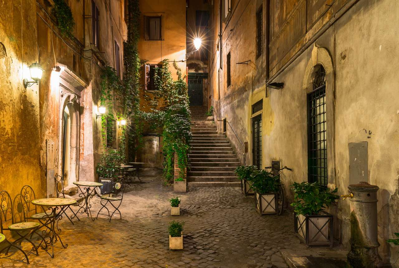 Oude binnenplaats in Rome legpuzzel online