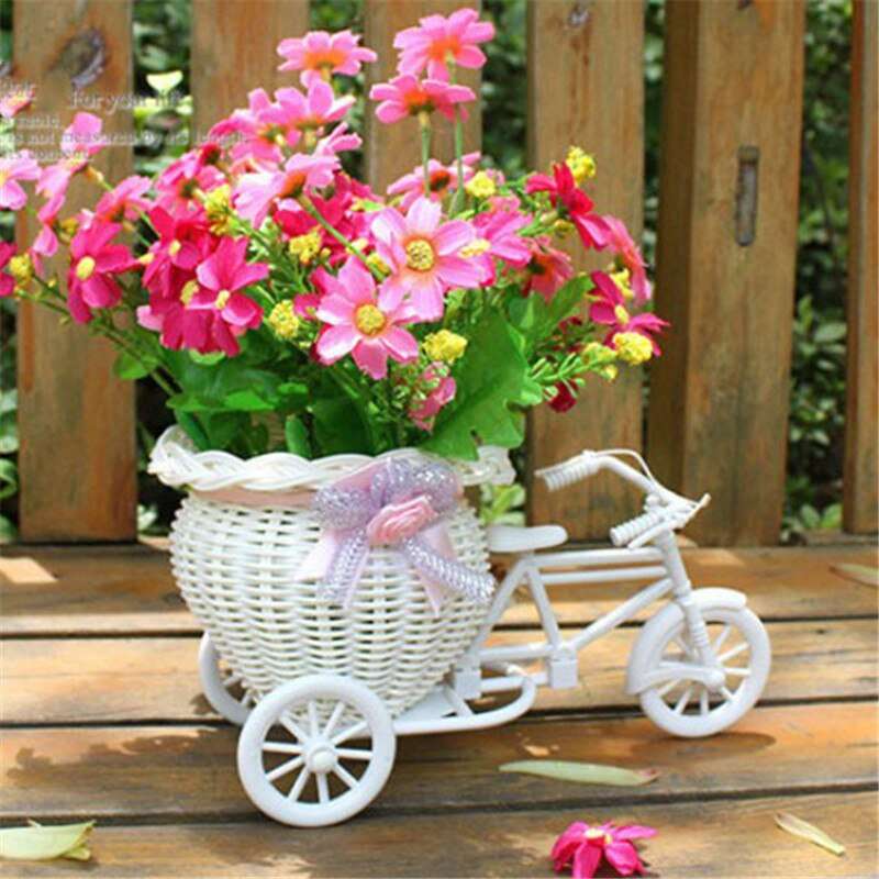 O bicicletă de plastic ca ghiveci de flori puzzle online