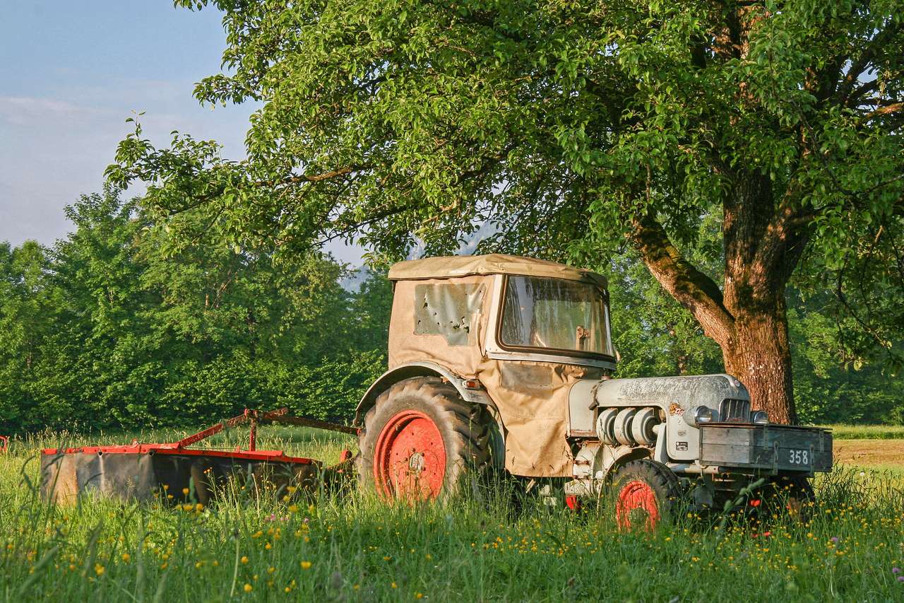 Старый трактор пазл онлайн