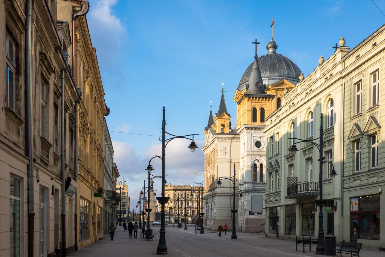 Kerk aan de Piotrkowska-straat in de stad Łódź legpuzzel online