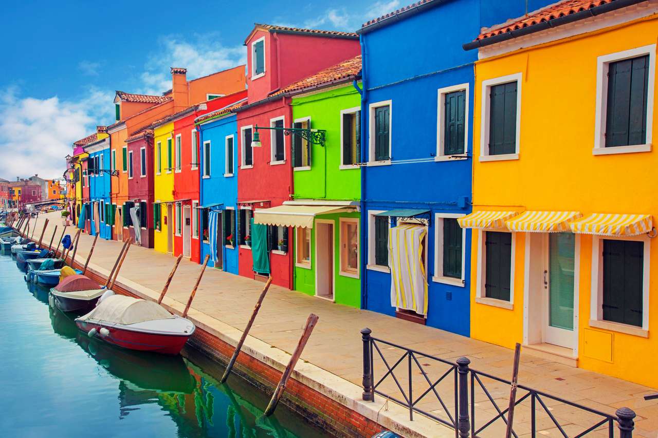 Burano, een eiland in de lagune van Venetië legpuzzel online