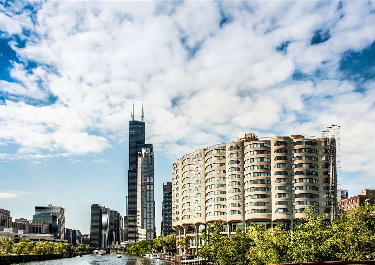 River City Apartments and Sears Tower παζλ online