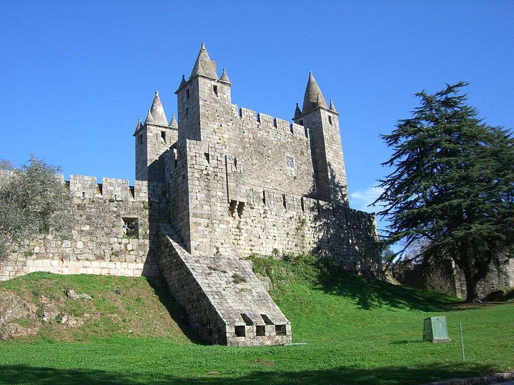 Замок в Португалии пазл онлайн