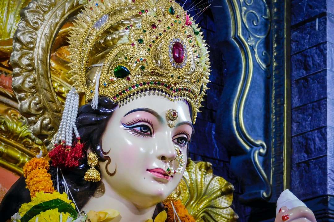 weiß-goldene hinduistische Gottheitsfigur Online-Puzzle