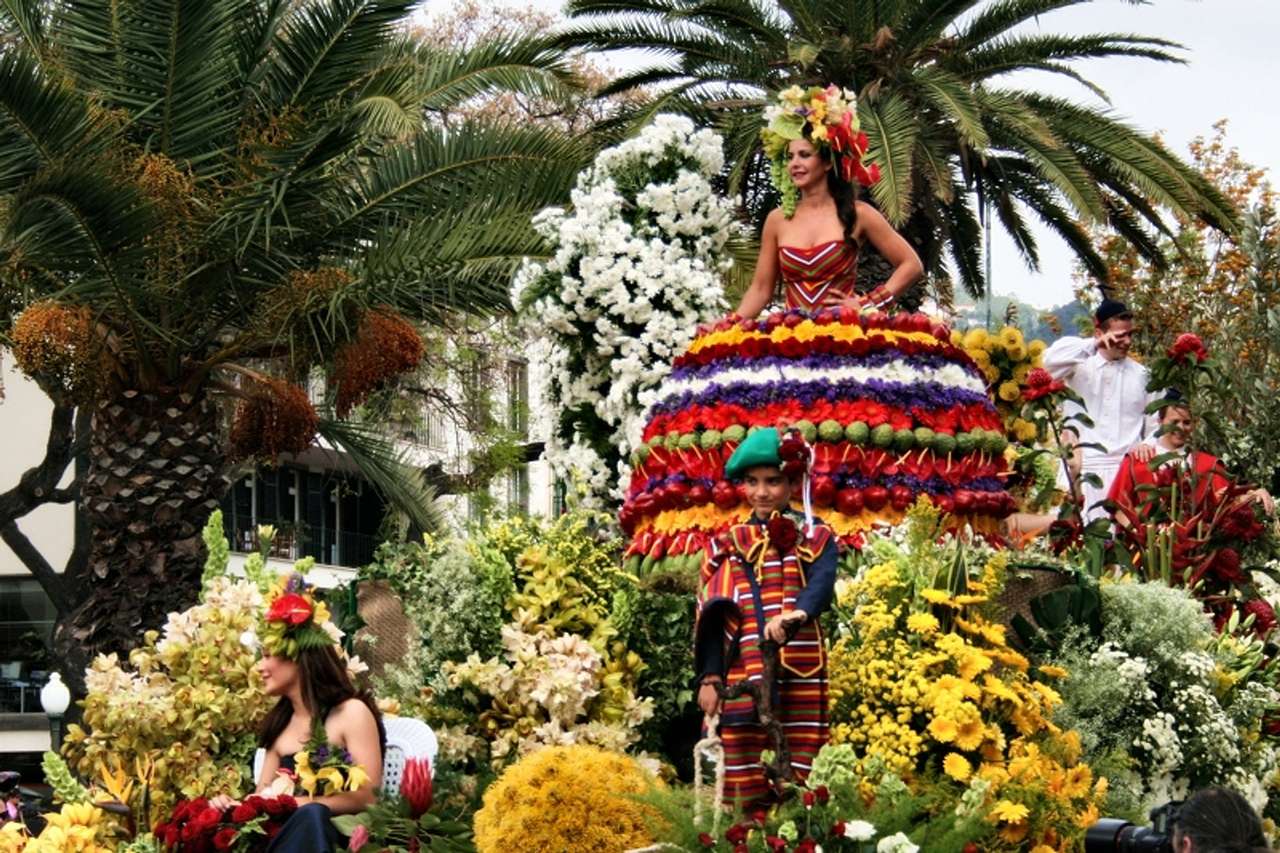 Фестиваль квітів на острові Мадейра онлайн пазл