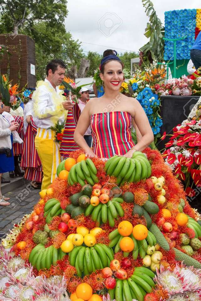 Фестиваль цветов на острове Мадейра пазл онлайн