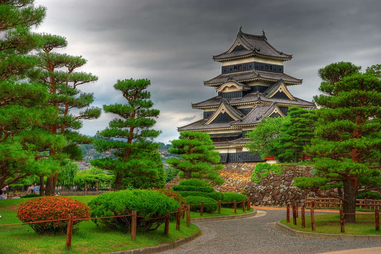 Мацумото-Замок-Япония пазл онлайн