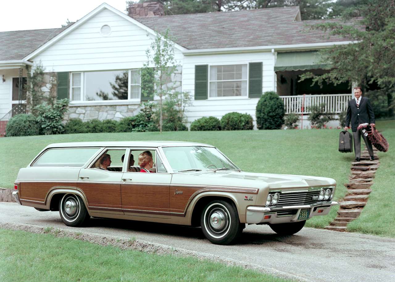 Универсал Chevrolet Caprice Custom 1966 года выпуска онлайн-пазл