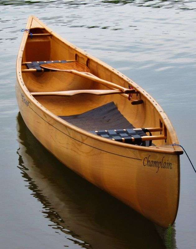 Лодка на воде онлайн-пазл
