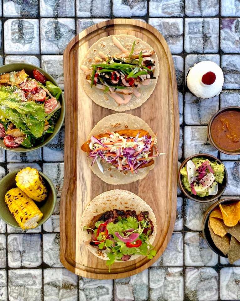 Tacos salátával és grillezett kukoricával kirakós online