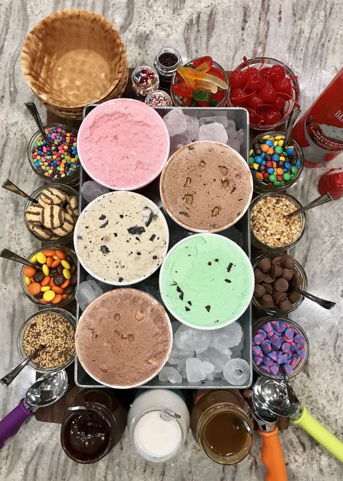 自分だけのアイスクリームサンデーバーを作る オンラインパズル
