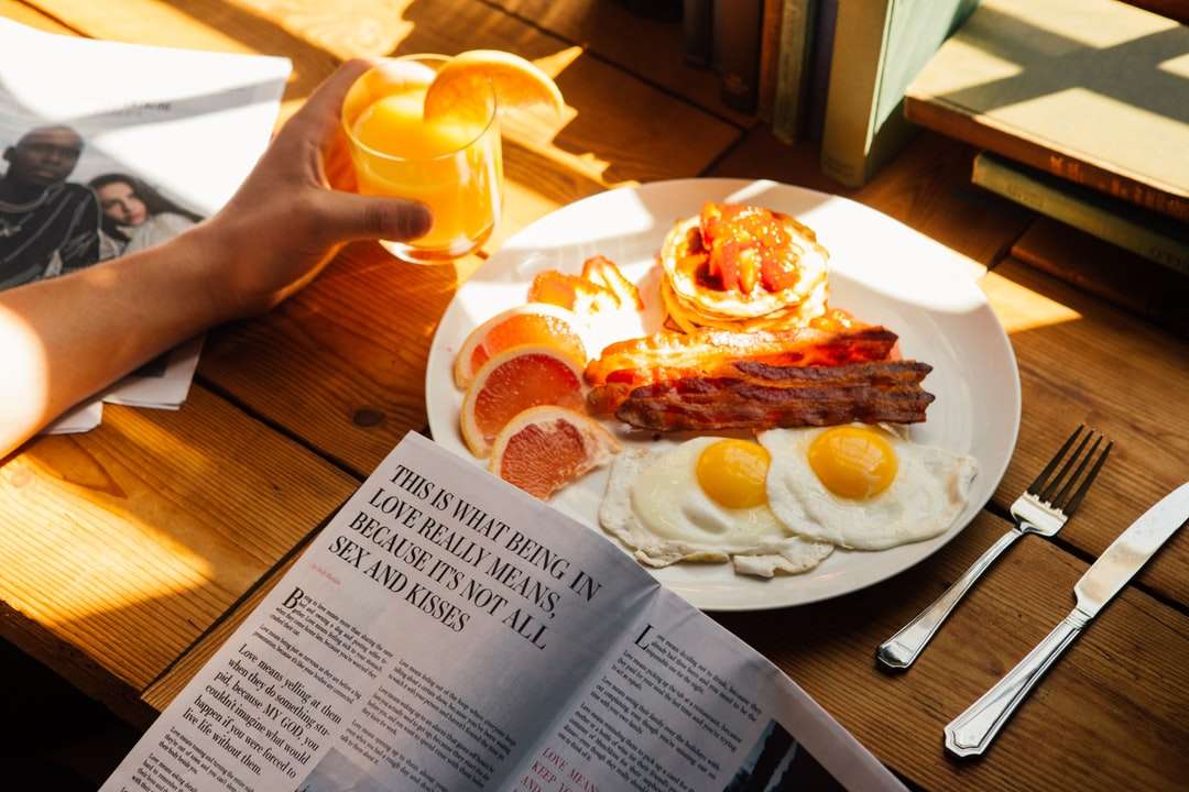 slunečnicovou stranou vzhůru podávanou na talíři skládačky online