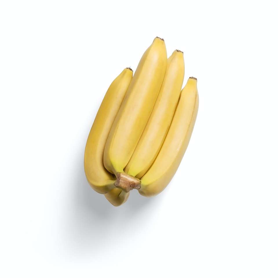 3 желтых банана на белой поверхности пазл онлайн