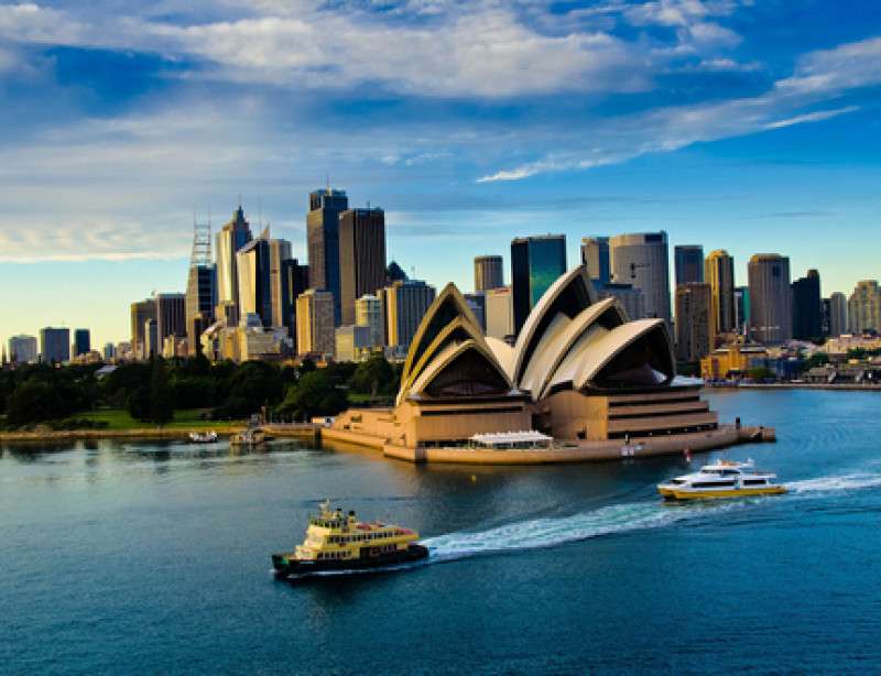 The most famous opera house in the world in Sydney jigsaw puzzle online
