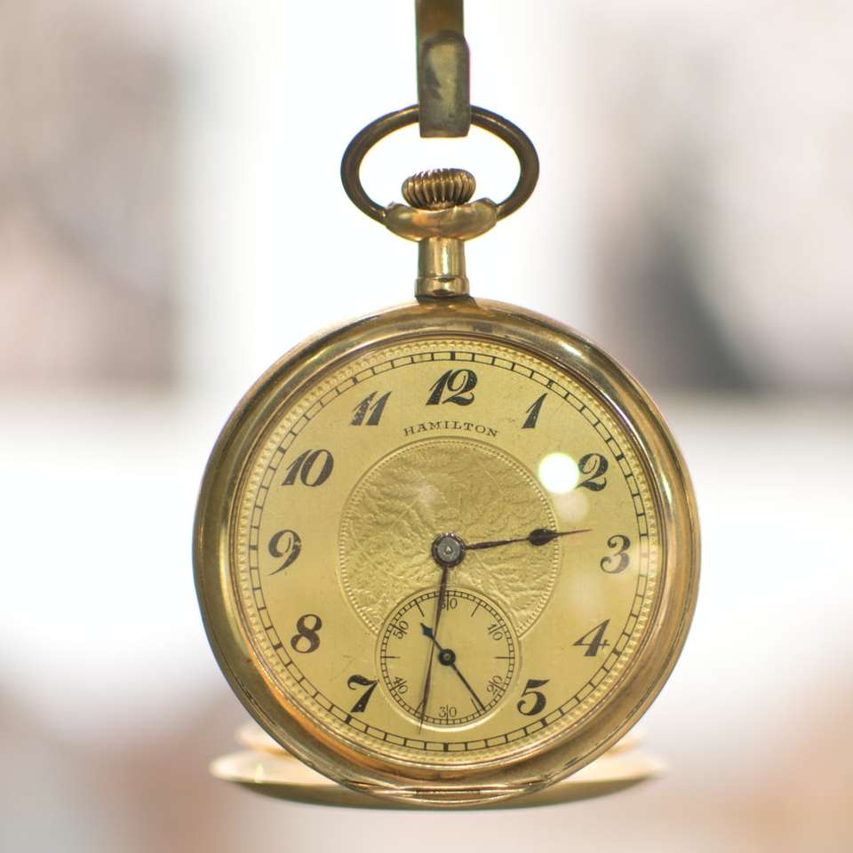 zlaté kapesní hodinky v 10 00 skládačky online
