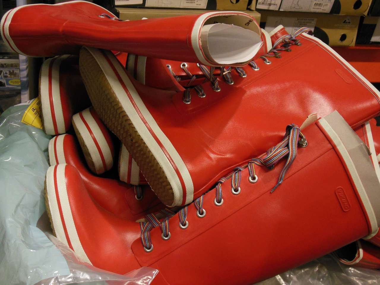 Rode rubberen laarzen legpuzzel online