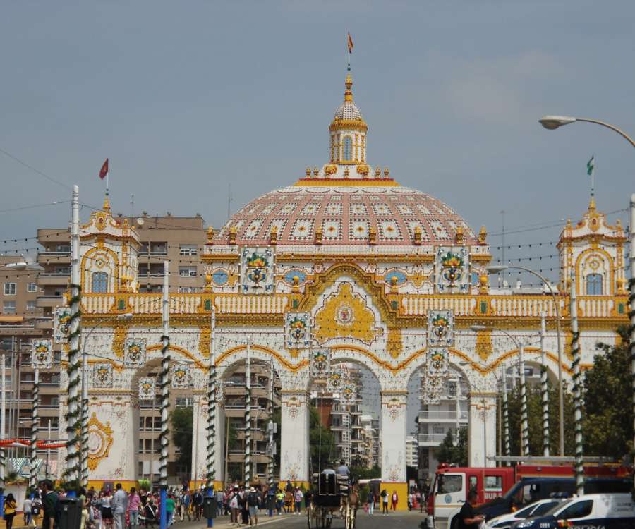 A beautiful building in Seville jigsaw puzzle online
