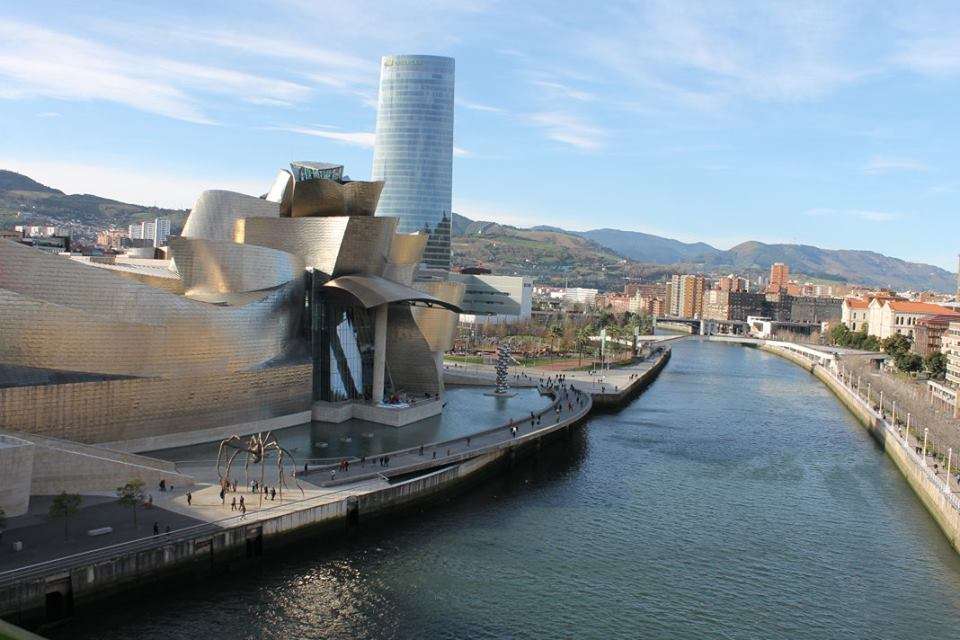 Guggenheim -museet i Spanien pussel på nätet