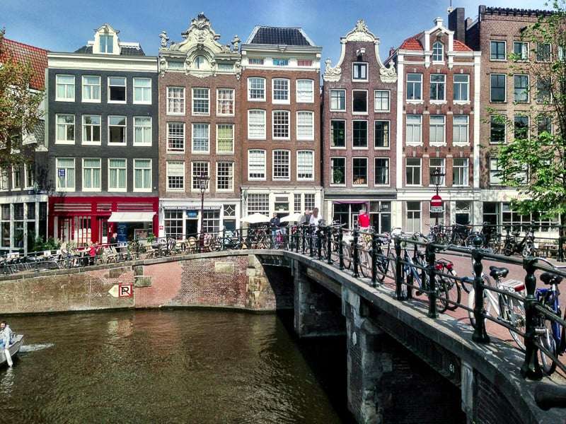 Hus i Amsterdam pussel på nätet