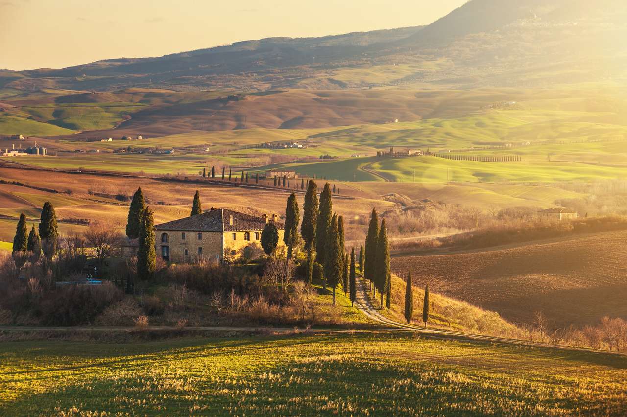 Красивые поля и пейзаж Тосканы онлайн-пазл