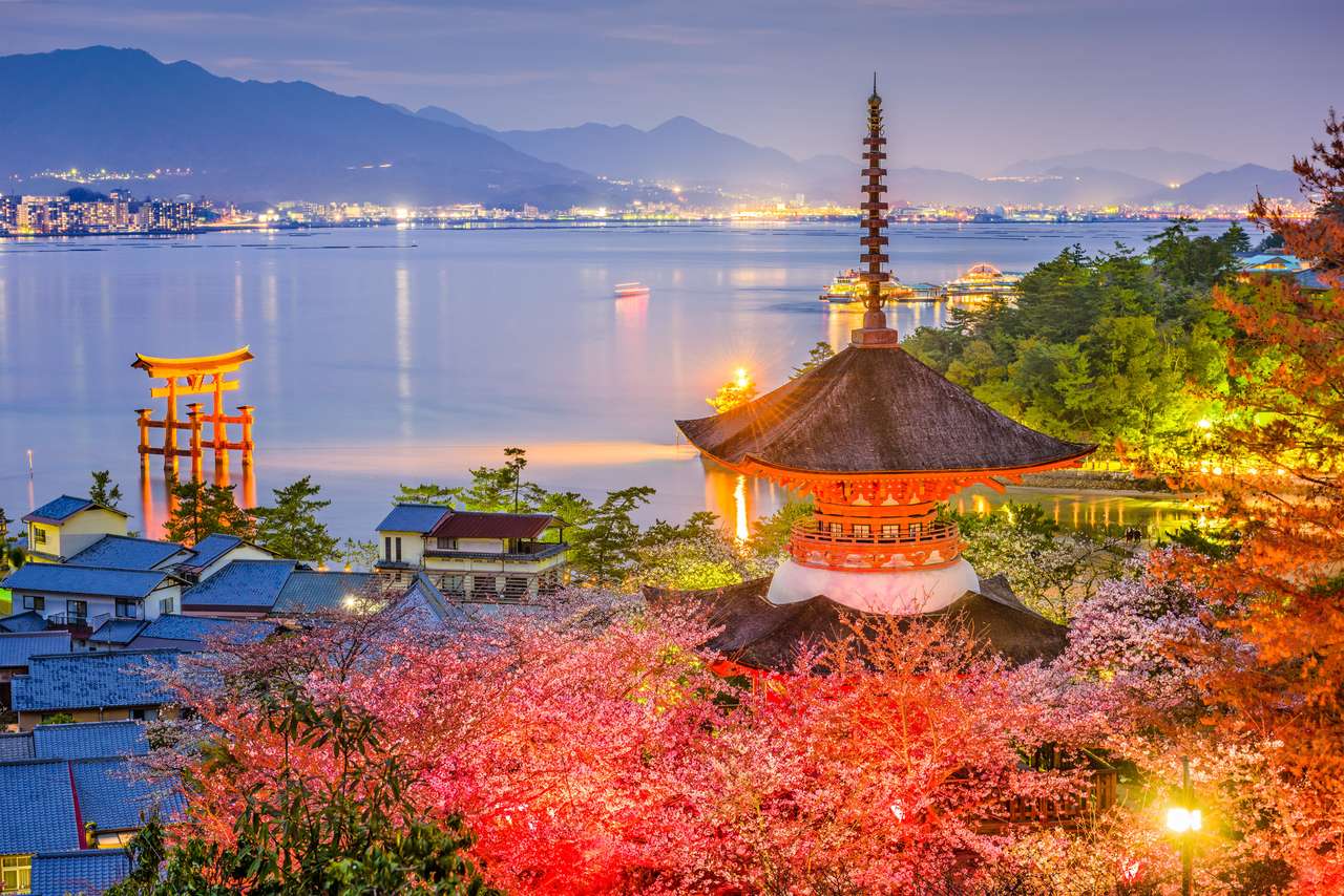 Isla Miyajima, Hiroshima, Japón en primavera. rompecabezas en línea