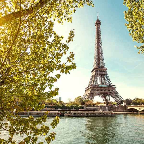 Eiffelova věž skládačky online