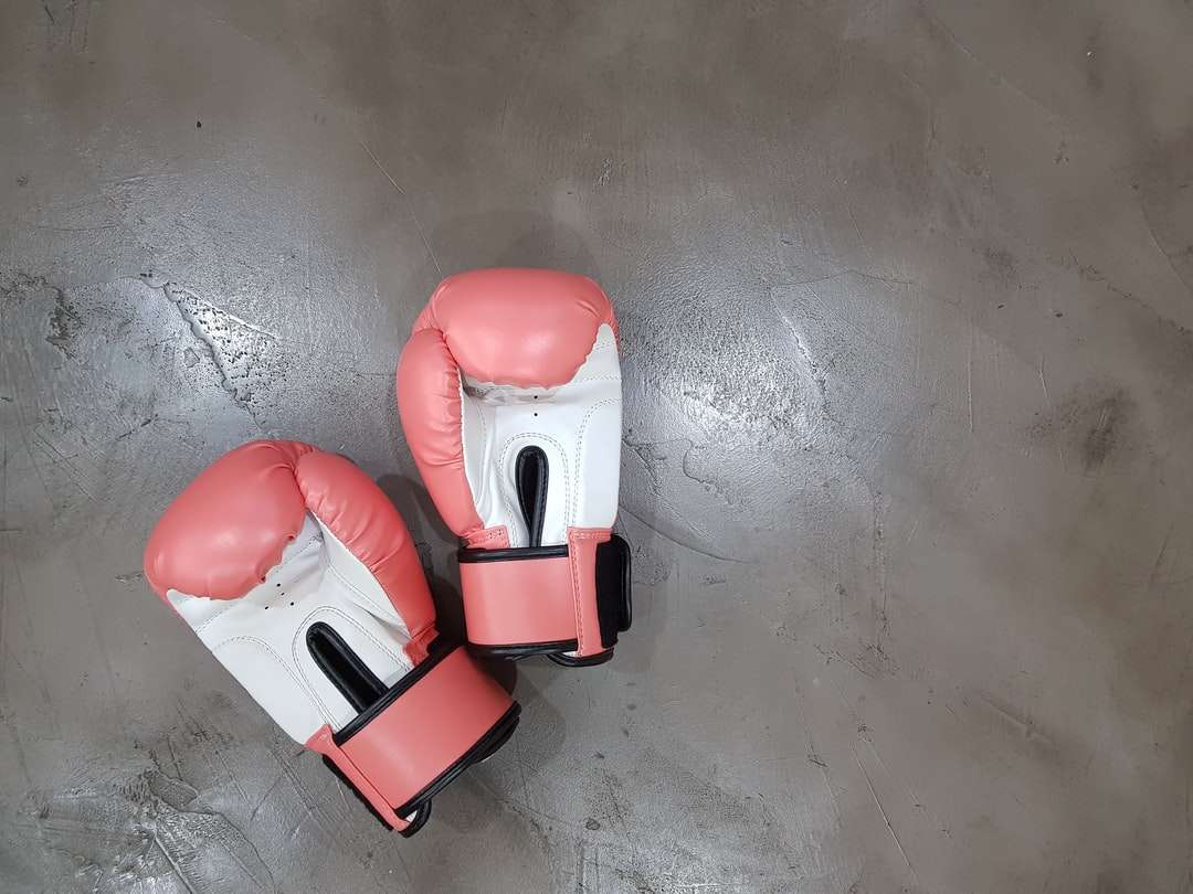 par de guantes de boxeo rosas rompecabezas en línea