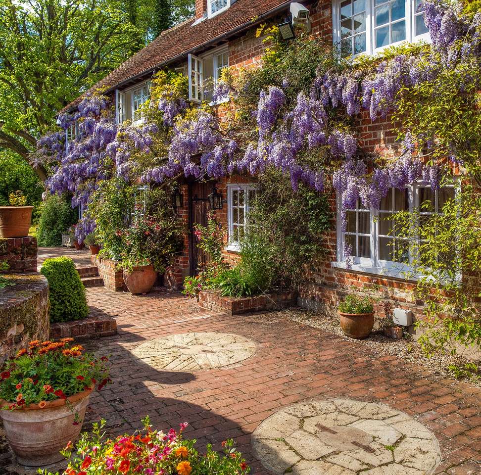 house with flowers online puzzle