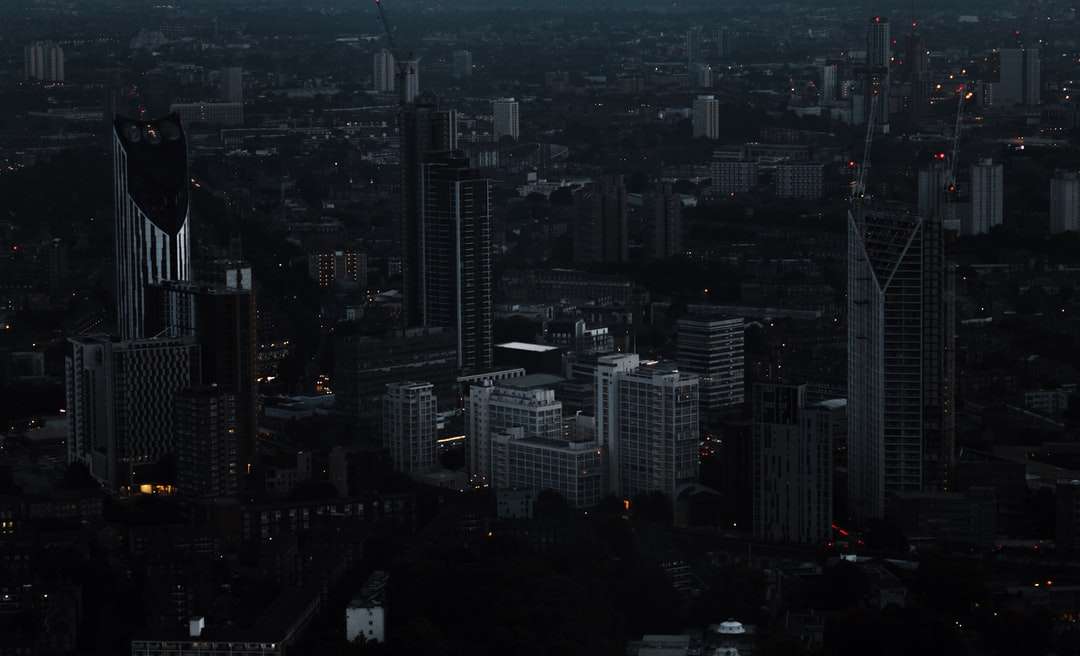 vista da paisagem urbana de arranha-céus quebra-cabeças online