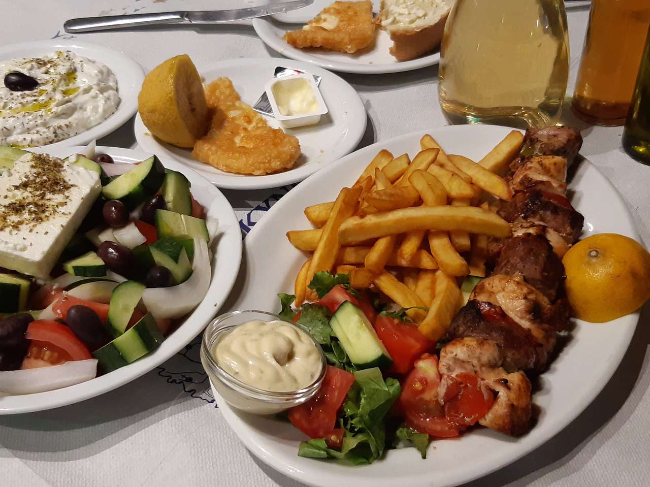 řecký jídelní stůl online puzzle