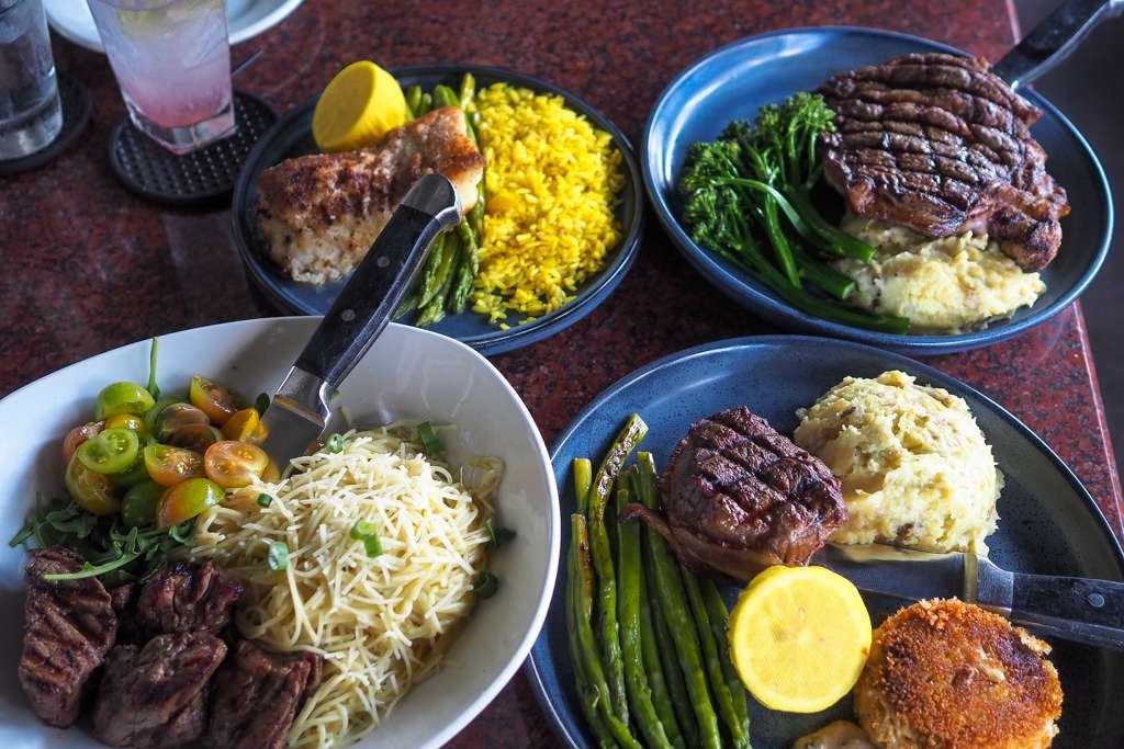 Abendessen mit Steak und Meeresfrüchten Online-Puzzle