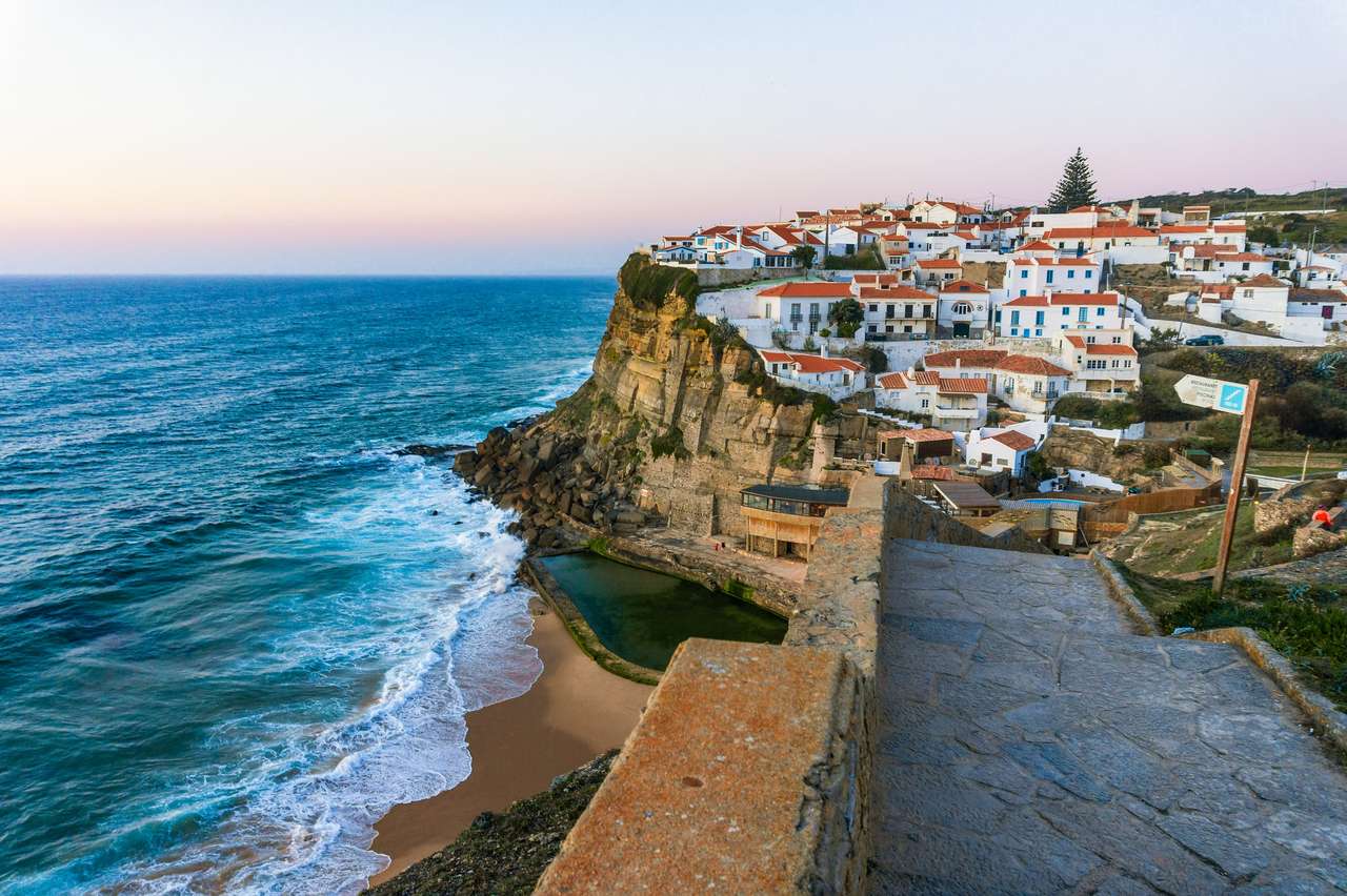 Satul Azenhas do Mar, Portugalia jigsaw puzzle online