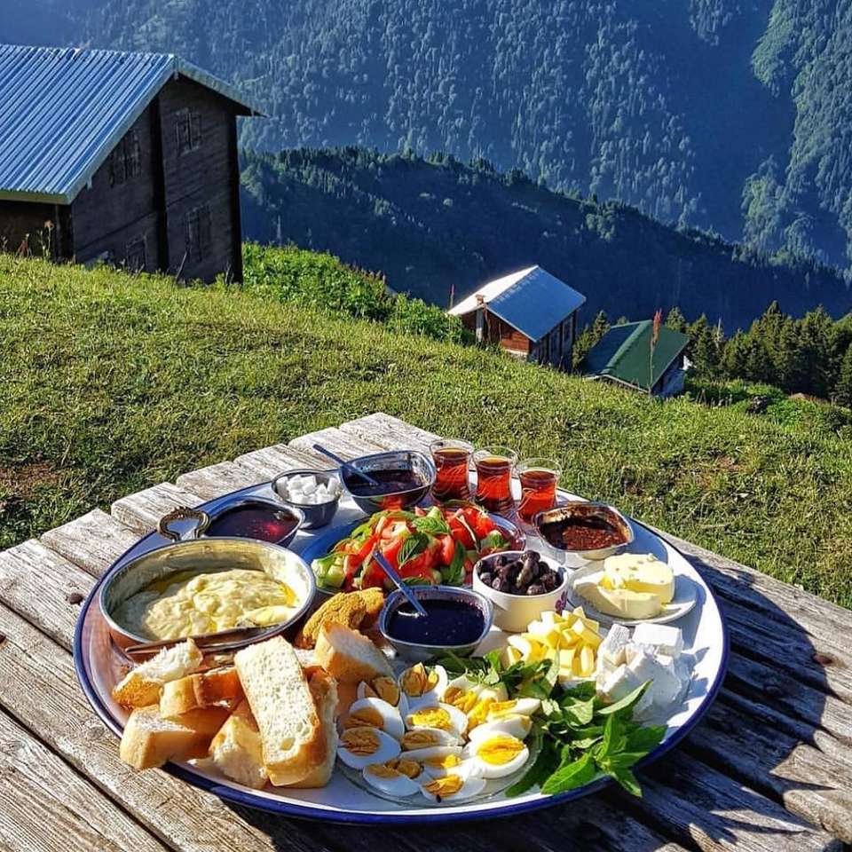Appetizer tray in the Hills online puzzle