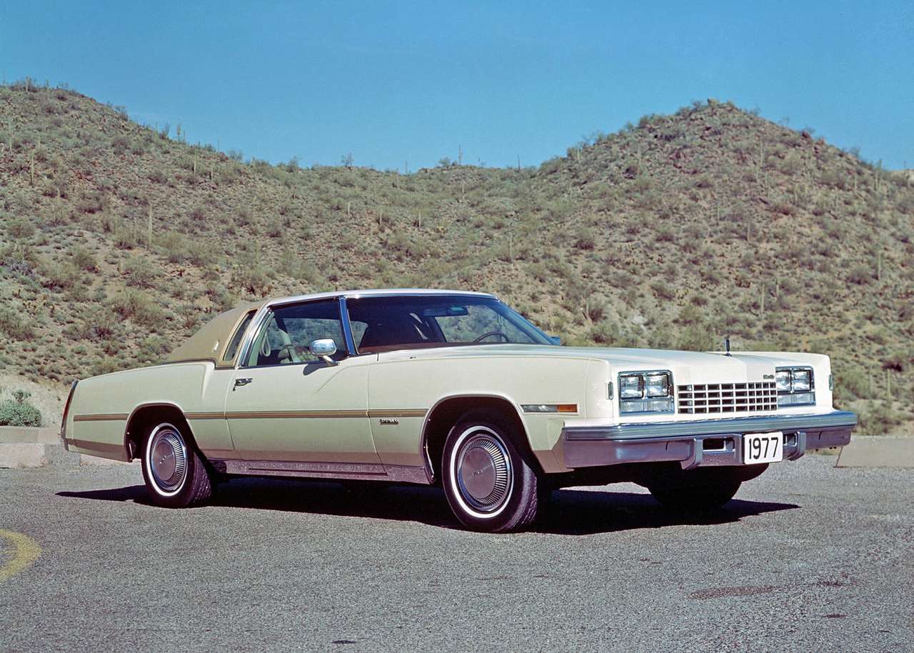 Oldsmobile Toronado Brougham kupé z roku 1977 skládačky online