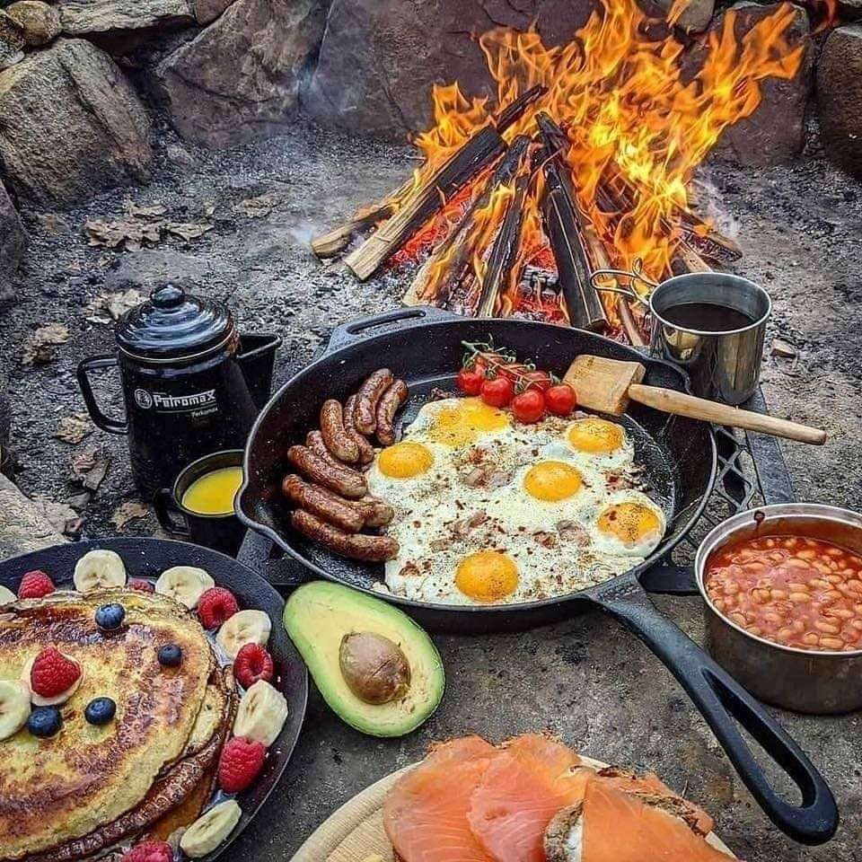 Сніданок, приготований на вогні онлайн пазл
