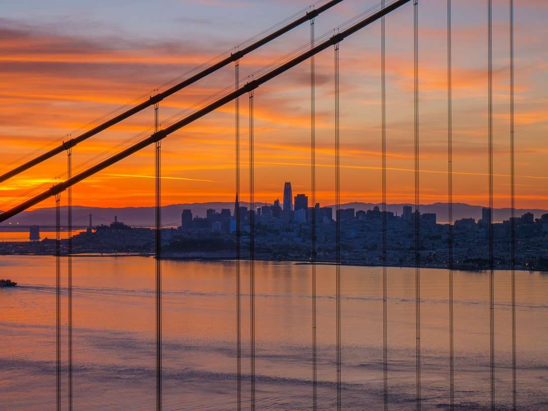 панорамна гледка към града по залез слънце онлайн пъзел