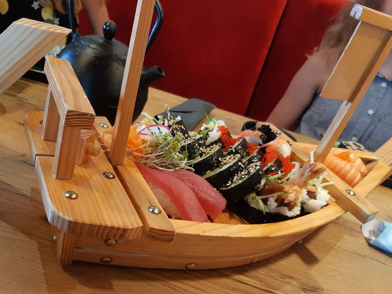 sushi no barco quebra-cabeças online