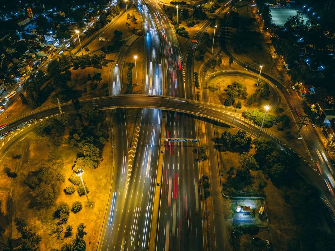 fotografia de lapso de tempo de veículo na estrada quebra-cabeças online