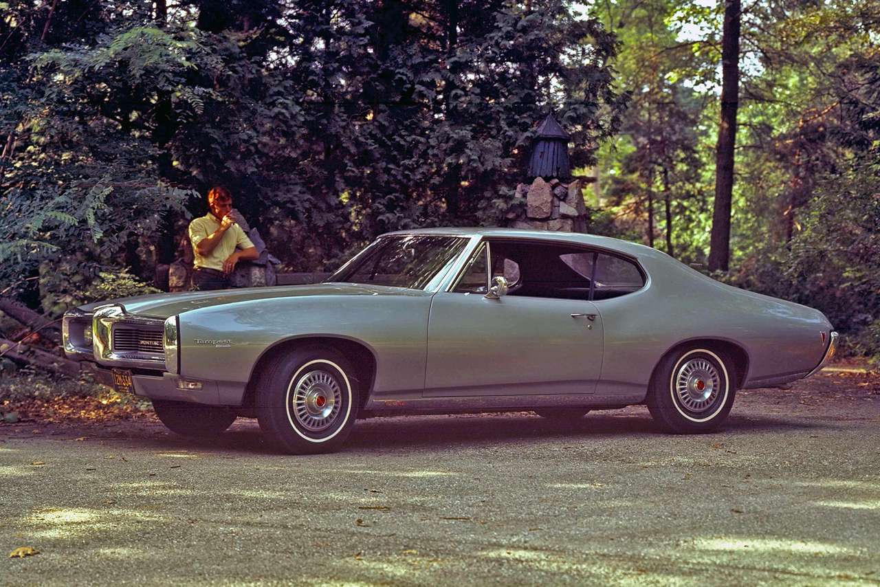 Cupé deportivo personalizado Pontiac Tempest de 1968. rompecabezas en línea