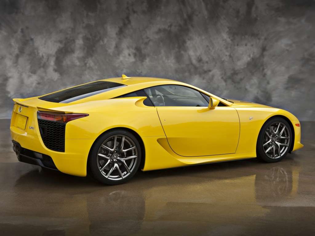 Κίτρινο αυτοκίνητο παζλ online