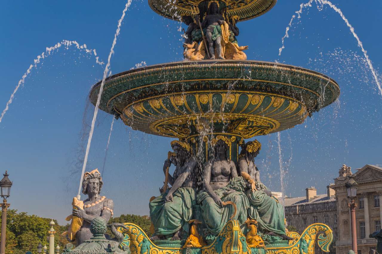 Vackra fontäner i centrala Paris pussel på nätet
