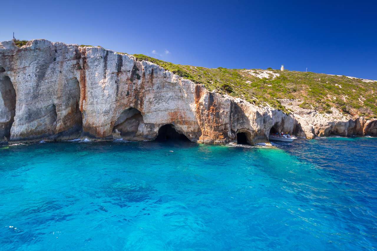 Blå grottor på klippan på ön Zakynthos, Grekland Pussel online
