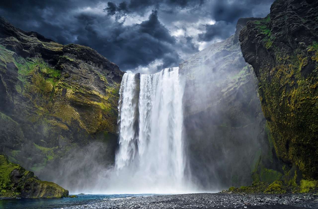 Fantastiskt vattenfall på Island Pussel online