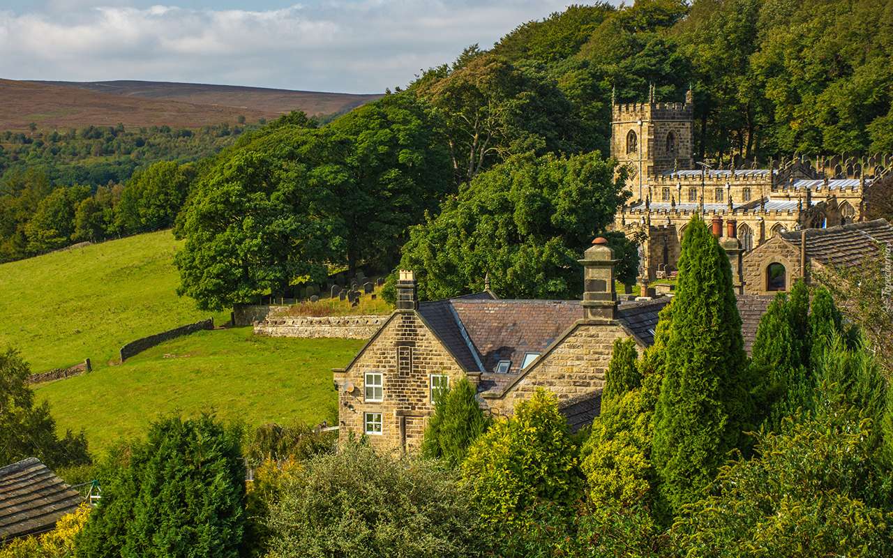 Une église dans un village anglais puzzle en ligne