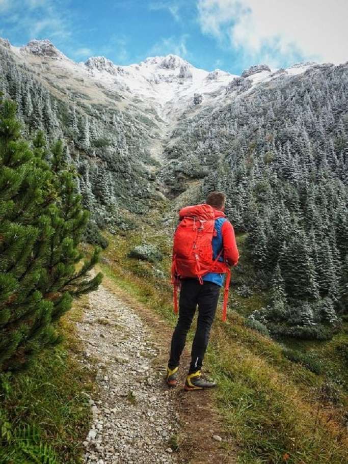 On the mountain trail. jigsaw puzzle online