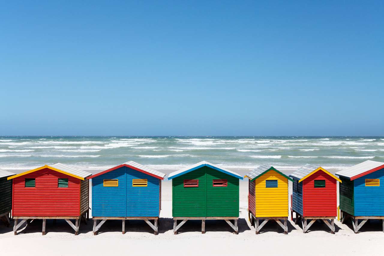 Cabanas de praia coloridas na praia puzzle online