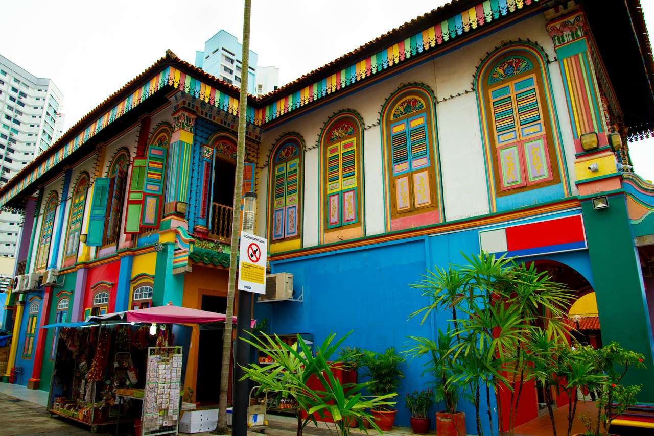Красочное здание в Маленькой Индии - Сингапур пазл онлайн