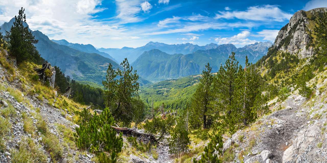 Panorama över bergen i norra Albanien. pussel på nätet